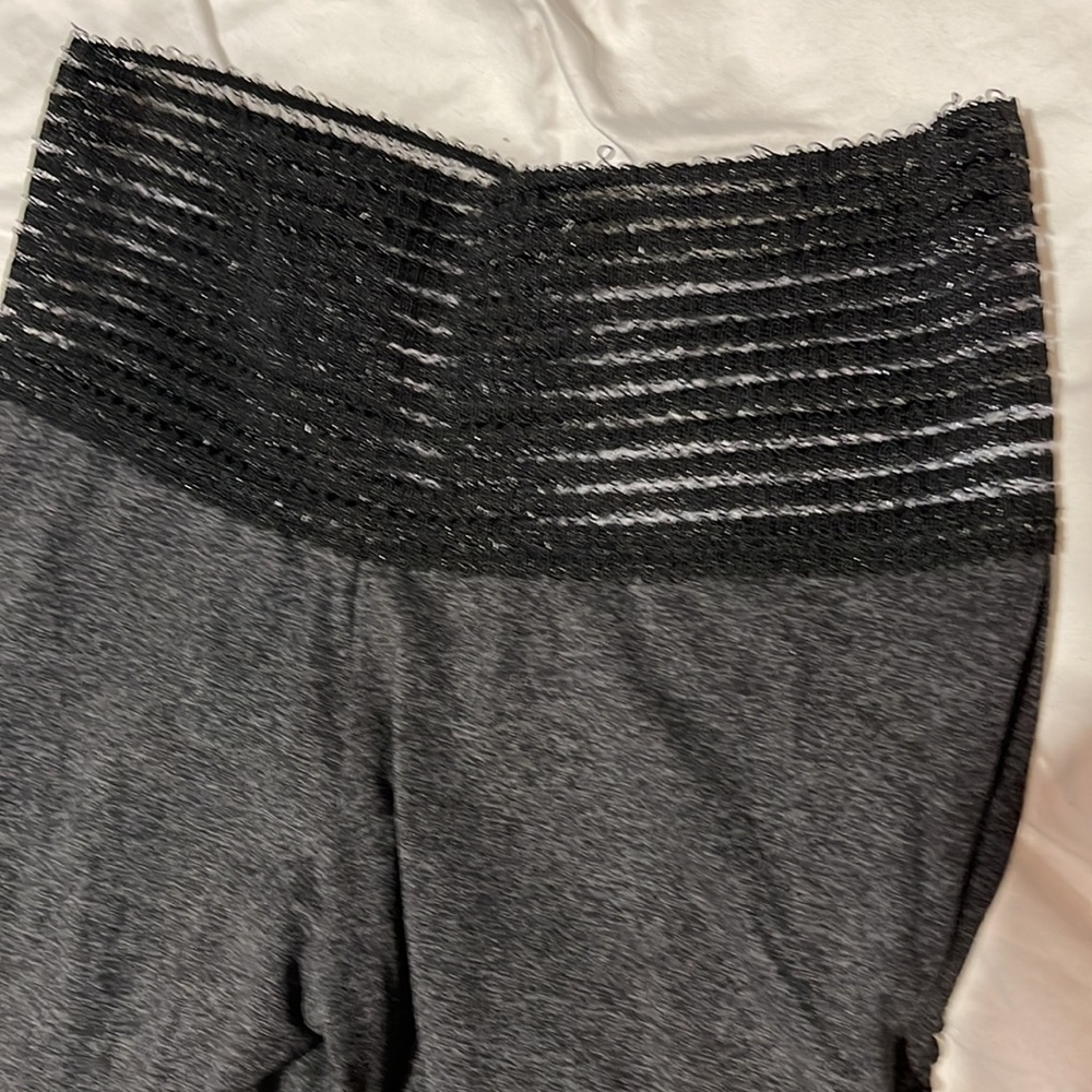 AUTHENTIC Cute BOOTY Lounge Leggings - *SOLD OUT* Charcoal and Black Sz S - Picture 6 of 9